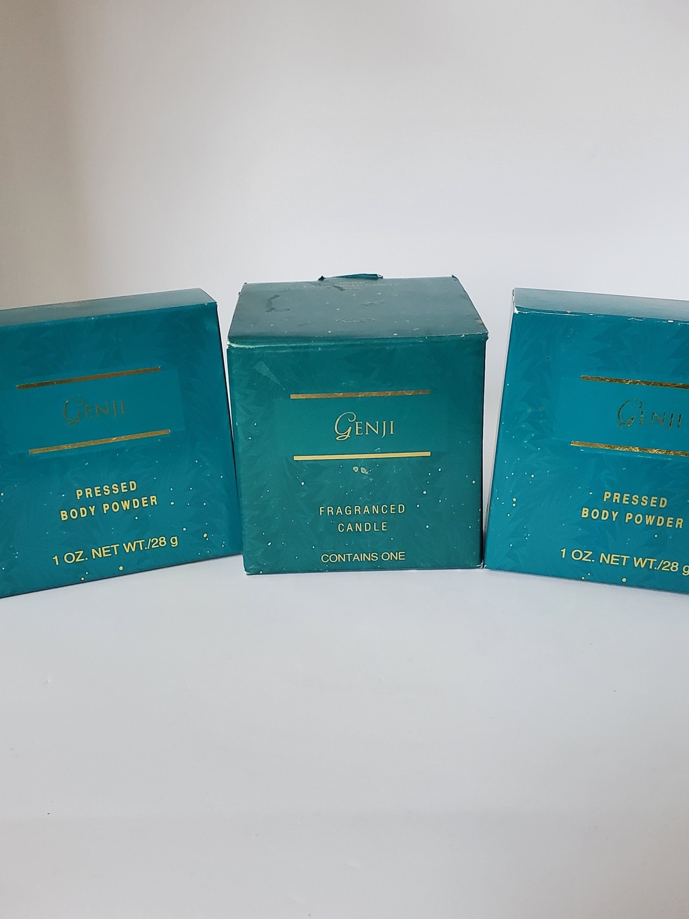 Genji Teal Fragranced Candle & 2 Pressed Body Powder New